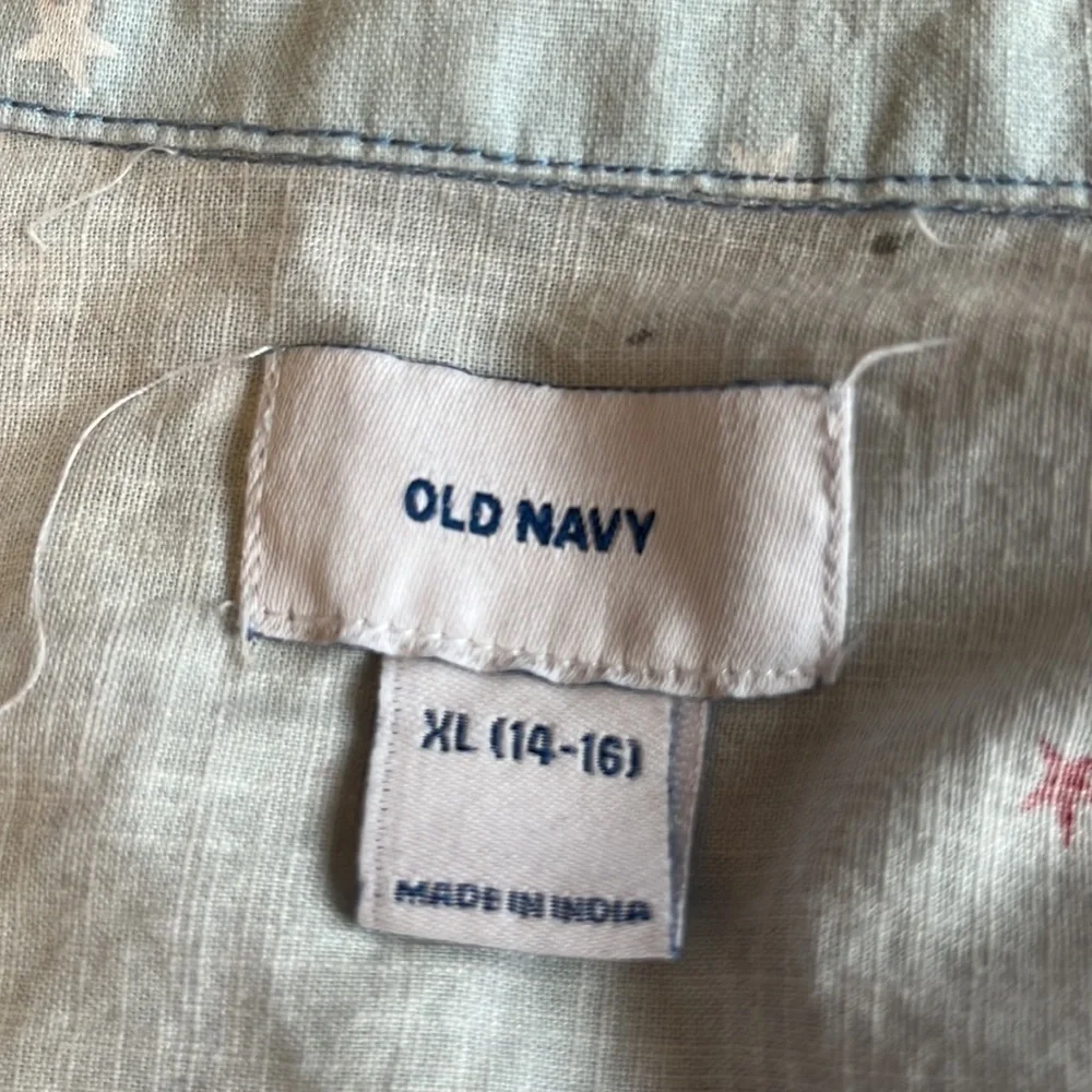 Old navy xl (14-16) that’s had two different colors light blue with navy blue